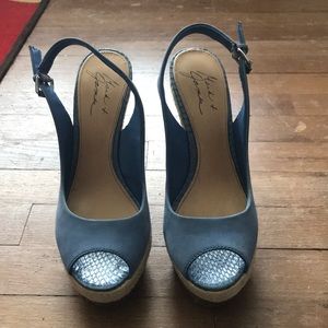 Badgley Mischka wedge sandal size 8M